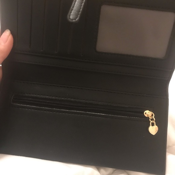 Black mumuso wallet - Picture 3 of 8